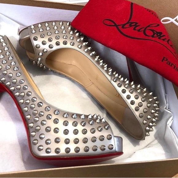 Christian Louboutin Peeptoe Vendome Spikes Size 39 - Picture 10 of 16